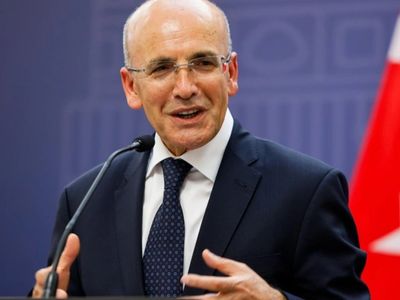 İngiliz Ekonomist Mehmet Şimşek'e Teşekkür Etti: 2001 Kriziyle Karşı Karşıya Kalabilirdi!
