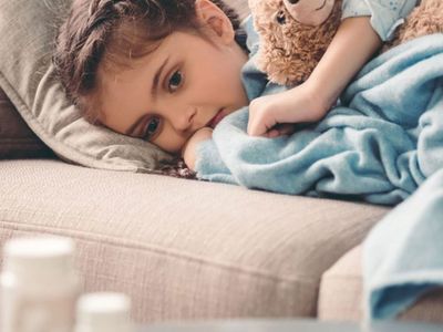 İngiltere’de 74 çocukta görüldü: Gizemli hastalık paniğe neden olmaya başladı