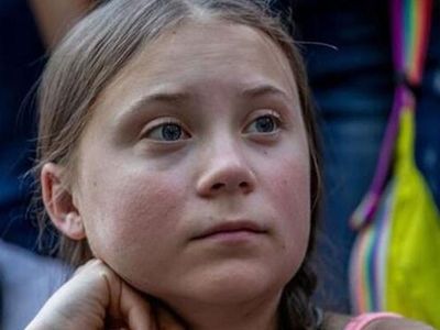İngiltere'de Bir Okul Greta Thunberg'in Heykelini Dikti