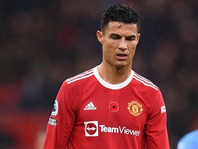 İngiltere'de Brentford - Manchester United Maçı Koronavirüs Nedeniyle Ertelendi!