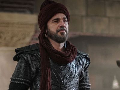 İngiltere'de en iyi erkek oyuncu ödülünü alan Engin Altan Düzyatan'a düzenlenen törenin arka planı bambaşka çıktı!