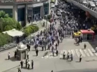 İran'da protesto! Emekliler hayat pahalılığını protesto etti
