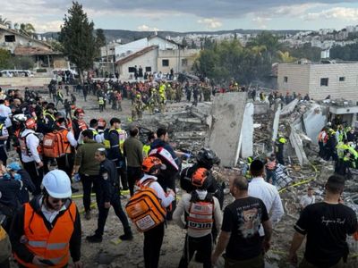 İran'dan İsrail'e balistik füze saldırısı; 20 yaralı