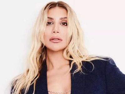 İrem Derici şaşırtmaya devam ediyor! Ünlü şarkıcı Derici'den uçakta ağda paylaşımı geldi! Bu kadarı da olmaz dedirten paylaşım