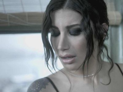 İrem Derici'nin kırmızı bikinili paylaşımı mest etti! Sosyal medyayı sallayan paylaşım!