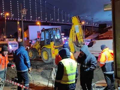 İsale patladı Ortaköy’de sokaklar göle döndü: Birçok iş yeri zarar gördü