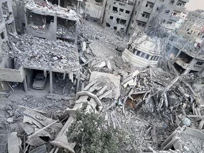 İşgalci İsrail durmuyor: 80 kişiyi birden acımasızca bombaladı