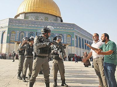 İşgalci İsrail namaz kılanları hedef aldı: Mescid-i Aksa'da yine aynı acı tablo