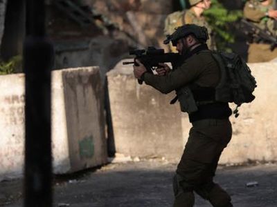 İsrail, Batı Şeria ile Doğu Kudüs'te12 Filistinliyi Gözaltına Aldı