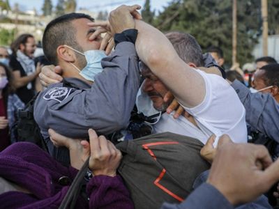 Doğu Kudüs'te İsrail Polisi Barış Destekçisi Milletvekiline Saldırdı
