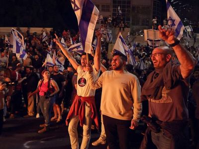 İsrail’de sokaklar yanıyor: 100 bin kişi protestolara devam ediyor