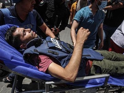 İsrail'in Gazze'ye Düzenlediği Saldırıda Anadolu Ajansı Kameramanı Yaralandı