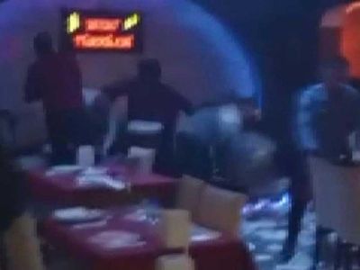 İstanbul Ataşehir'de türkü evinde istek parça kavgası: Sandalye ve masalar havada uçuştu!