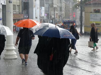İstanbul başta olmak üzere 36 ile uyarı: Kuvvetli sağanak yağış geliyor