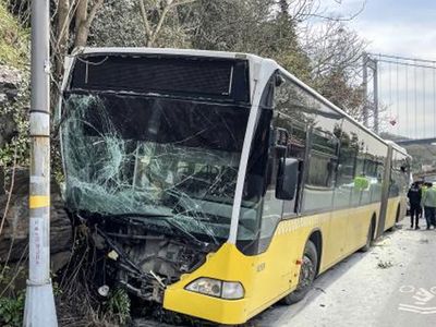 İstanbul Beykoz'da direksiyon hakimiyetini kaybeden sürücü kayalıklara girerek durabildi!