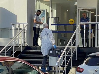 İstanbul Beylikdüzü'nde silahla banka soyan 2 kişi 80 bin dolarlık büyük vurgunla kayıplara karıştı!