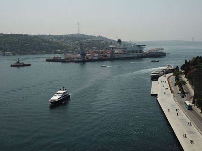 İstanbul Boğazı’nda 19 Mayıs hareketliliği: Yat yarışları sebebiyle gemi trafiği askıya alındı