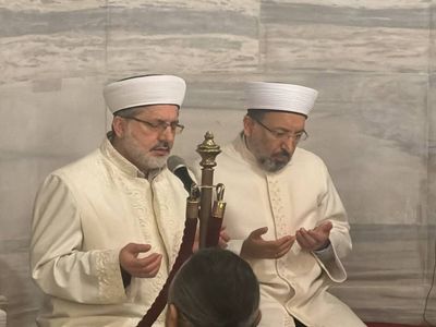 İstanbul camilerinde ‘Depremzede Anma ve Dua Programı’ gerçekleştirildi