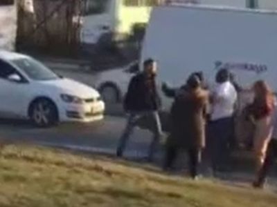 İstanbul Esenyurt'ta Arbede Yaşandı: Taksici İle Yabancı Uyruklu Yolcunun Kavgası Boks Maçlarını Aratmadı!