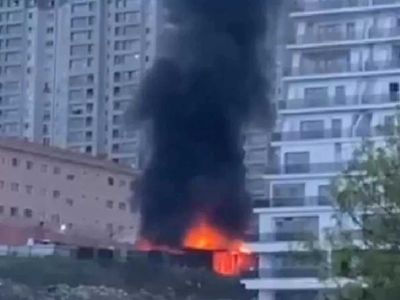 İstanbul Esenyurt'ta korkutan yangın: Markete ait depoda yangın çıktı
