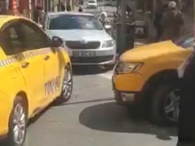 İstanbul Fatih'te yaşlı kadının zor anları: Taksi ne olur beni al!
