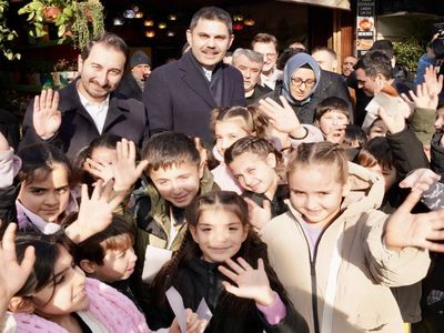 İstanbul için incelemelere devam: Murat Kurum Mısır Çarşısı ve Çiçek Pazarı’nda vatandaşla buluştu