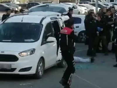 İstanbul Küçükçekmece Adliyesi önünde silahlı kava: 3 ölü, 4 yaralı