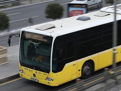 İstanbul Küçükçekmece'de metrobüs yangını: Yolcular panik oldu!