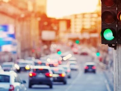 İstanbul trafiğinde yeni dönem başlıyor! Acil durum araçlarında artık gecikmeye son! 400 metreden algılayıp yeşile döndürecek!