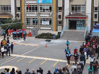İstanbul Valiliği açıkladı: 93 okul deprem riski yüzünden tahliye edilecek