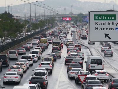 İstanbul Valiliği duyurdu: Bazı yollar trafiğe kapatıldı