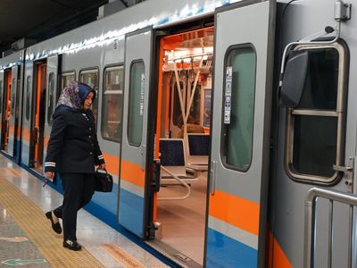 İstanbul Valiliği duyurdu: Taksim ve Şişhane istasyonları kapatıldı