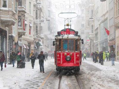 İstanbul Valisi'nden kritik uyarı: Kuvvetli kar sağanakları bekleniyor!