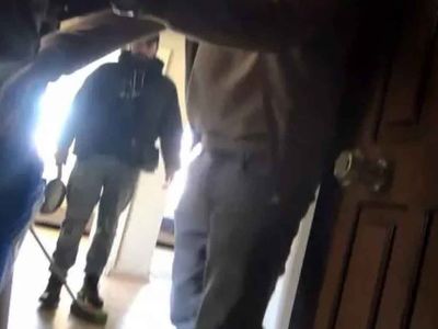 İstanbul'da akılalmaz olay: Ev sahibi evini kiralayan kiracıları eve kilitledi!