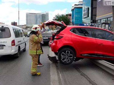 İstanbul'da akılalmaz kaza! Fren yerine gaza basınca başına gelmeyen kalmadı