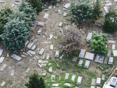 İstanbul'da akılalmaz olay! 81 mezarlığın mermer taşı kırılarak tahrip edildi, incelemeler başladı