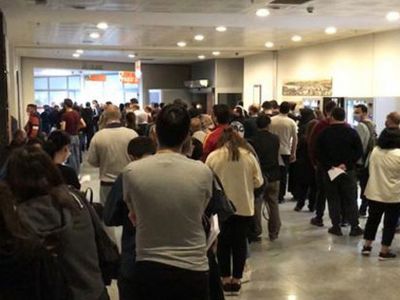İstanbul'da Aşı Olmak İsteyen Vatandaşların Hastanelerde Uzun Kuyruklar Oluşturdu