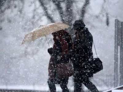İstanbul’da beklenen kar yağışı geldi: Meteoroloji yağış görecek illeri açıkladı