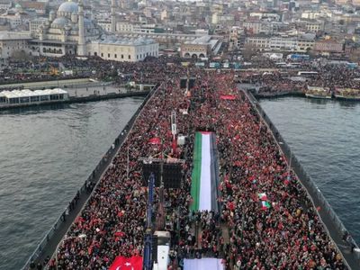 İstanbul’da binlerce kişi Filistin için yürüdü: Teröre karşı tarihi mesaj