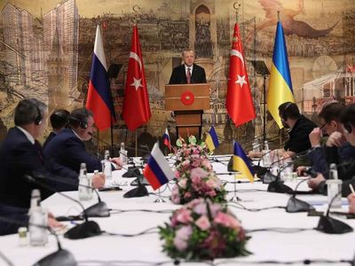 İstanbul'da bugün gerçekleştirilen Ukrayna-Rusya görüşmelerinin ardından açıklamalar geldi: Garantör olmasını istediğimiz ülkeler arasında Türkiye var!