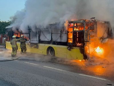 İstanbul’da büyük panik: Seyir halindeki İETT otobüsü alev aldı