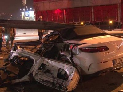 İstanbul'da feci kaza, araçtan fırlayan sürücü havada taklalar attı!