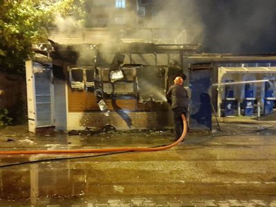 İstanbul'da İBB'ye Ait Halk Ekmek Büfesi Yandı