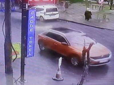 İstanbul'da hayrete düşüren soygun: Kuyumcudan 1 milyon değerinde ziynet eşya çaldılar! Yeni görüntüler ortaya çıktı