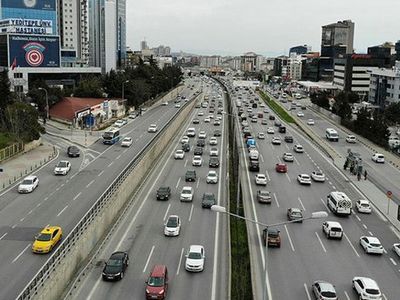 İstanbul'da İftar Öncesi Trafik Yoğunluğu Arttı