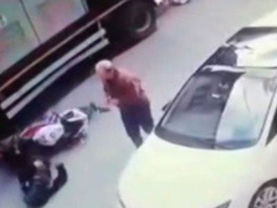 İstanbul'da İnsanlık Ayıbı Olay! Motosiklet Kazası Umrunda Bile Olmadı