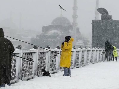İstanbul’da kar yüzünü gösterdi: Meteoroloji yeni uyardı!