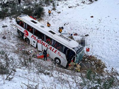 Son Dakika İstanbul'da Kaza: Yolcu Otobüsü Şarampole Yuvarlandı!