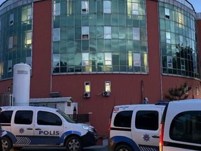 İstanbul’da korku dolu anlar: Hastane önünde silahlı saldırı, ölü ve yaralılar var