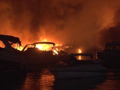 İstanbul’da korkutan anlar: Yat limanındaki tekneler alev aldı